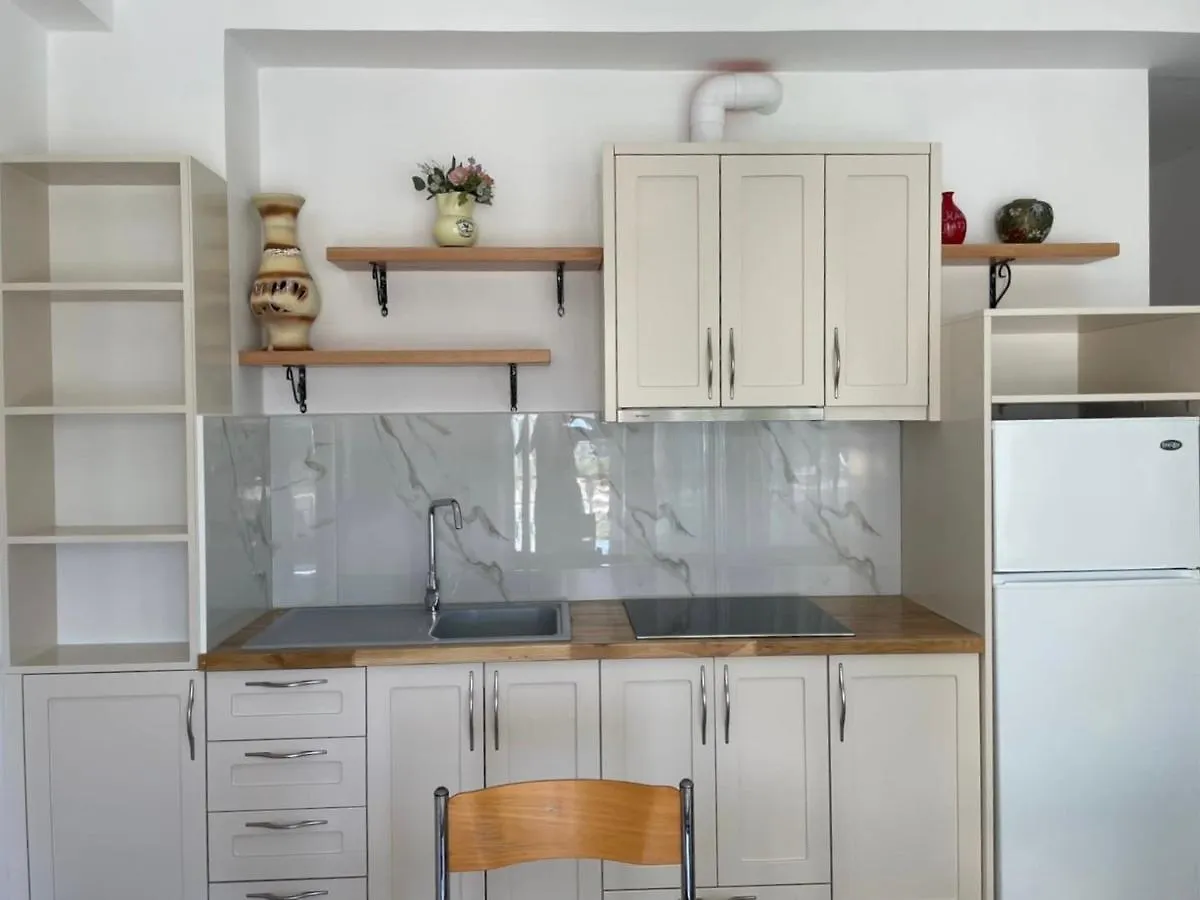 Vourtarea Guesthouse Himare Apartment
