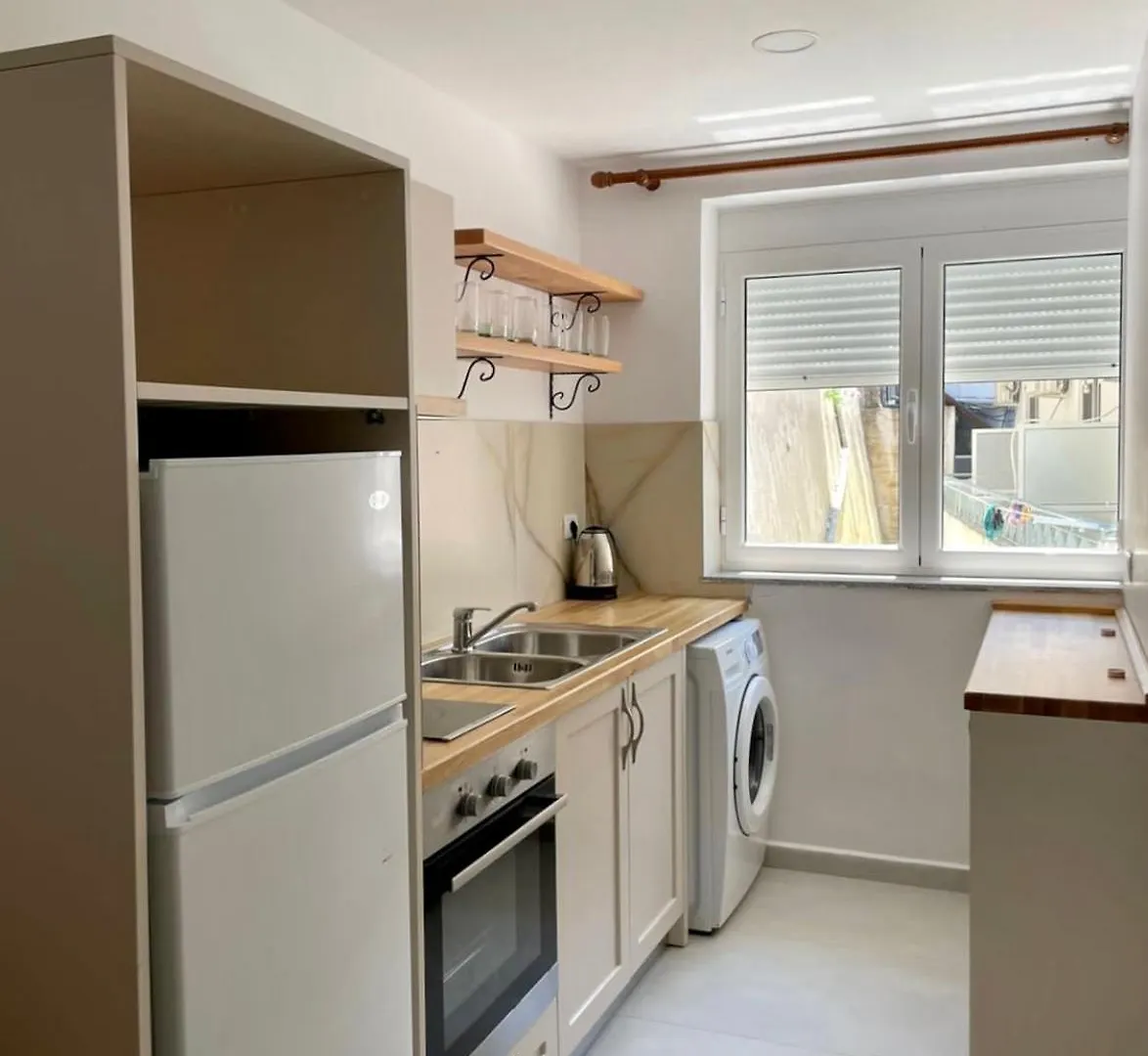 Vourtarea Guesthouse Himare