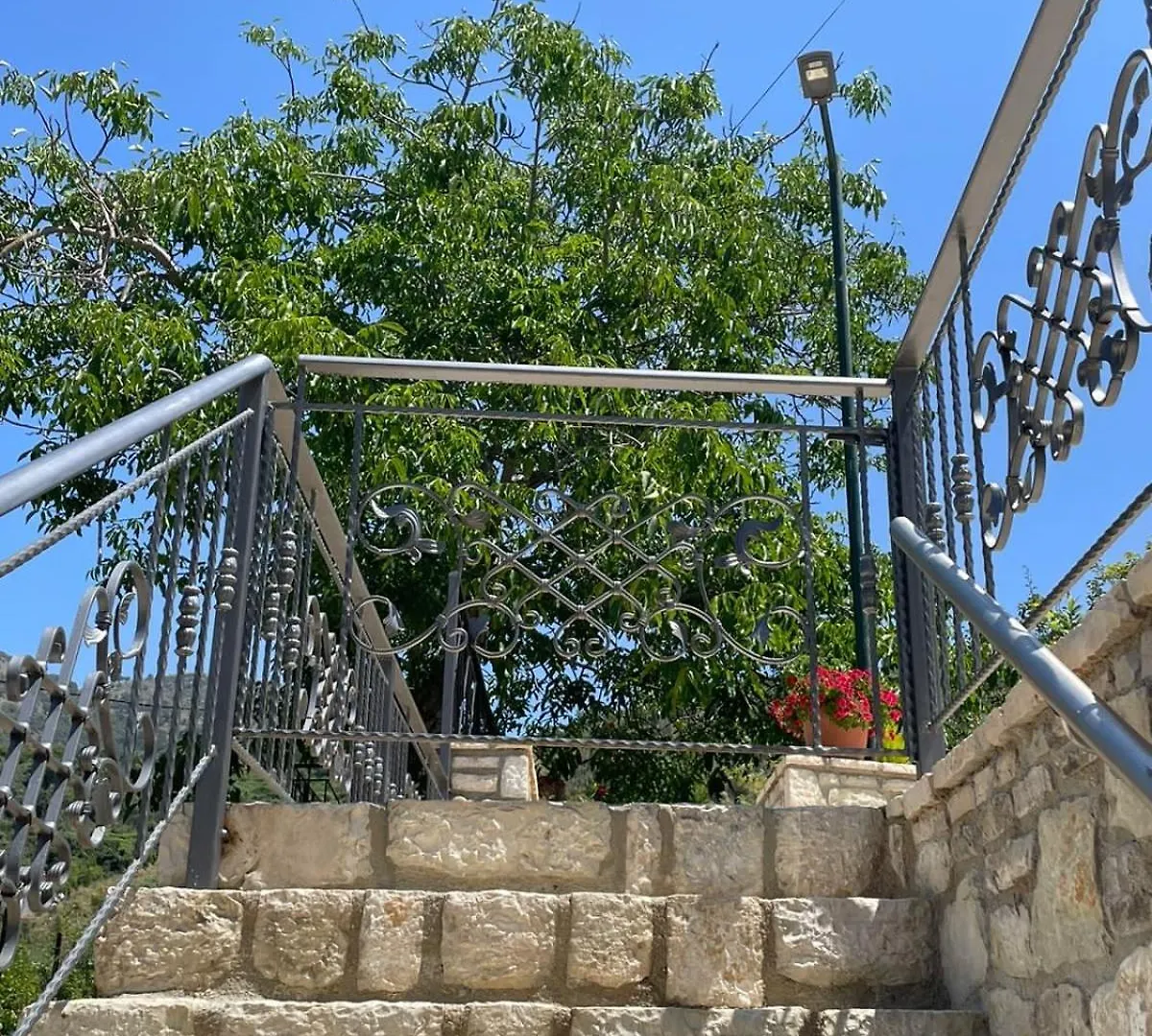Apartment Vourtarea Guesthouse Himare Albania